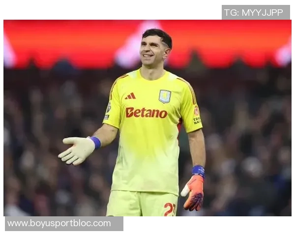 罗马门将斯维拉尔荣膺九月最佳球员表现出色仅失两球