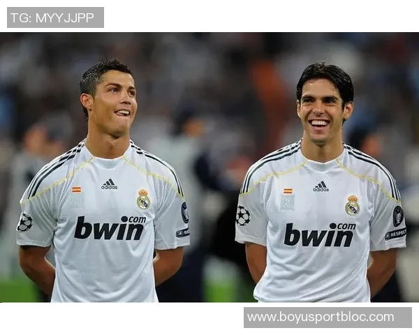 回顾2009年皇马夏窗引援盛宴C罗卡卡本泽马与阿韦洛亚齐聚伯纳乌