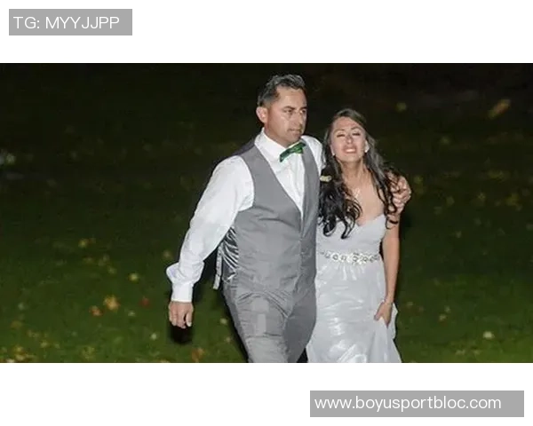 罗马诺与菲米亲密合影赞其场上表现与场下魅力并存