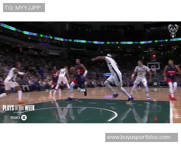 裁判明确表示比赛用球归雄鹿所有其他队员无权干涉此事