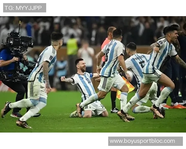 意大利U17世界杯点球大战击败十人巴西荣获季军荣耀时刻