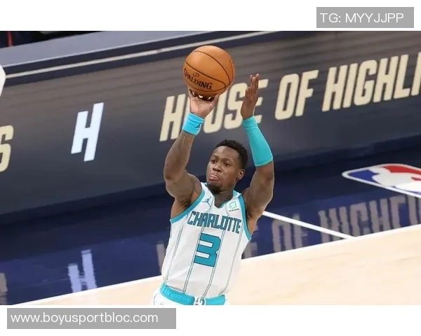 美媒发布AI合成图罗齐尔庭审前手铐黄蜂连帽衫造型引关注